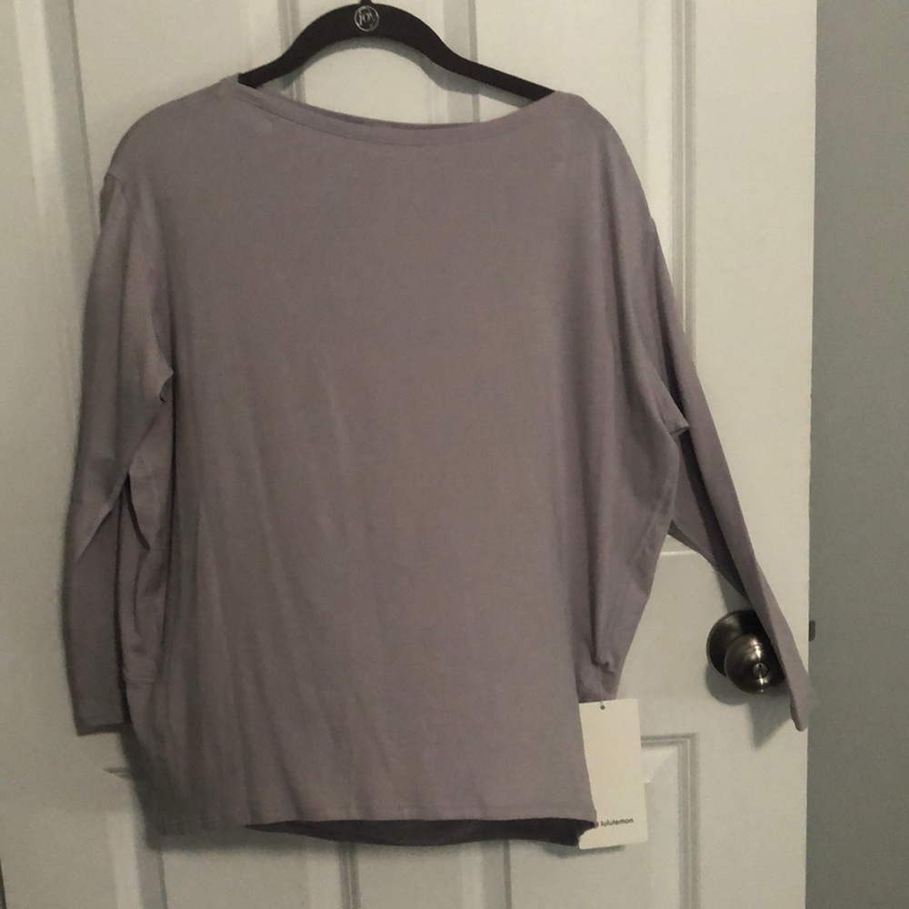 Women’s lululemon shirt